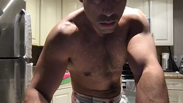 Snapshot of BigGuyMuscle chatting on 06.16.26 BigGuyMuscle online show from 06.16.26