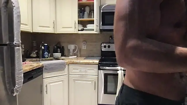 Snapshot of BigGuyMuscle chatting on 06.18.26 BigGuyMuscle online show from 06.18.26