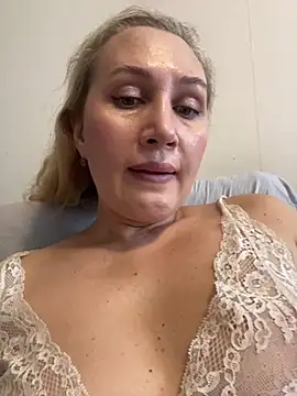 YourBlondee online show from 12.10.24