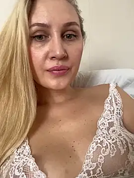 YourBlondee online show from 02.12.25