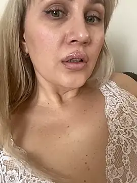 YourBlondee online show from 03.12.25