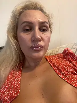 YourBlondee online show from 09.22.25