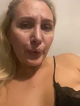 YourBlondee online show from 10.13.25