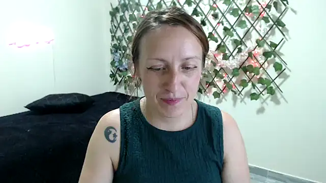 Snapshot of kittykalor09 chatting on 05.18.26 kittykalor09 online show from 05.18.26