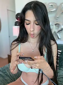 LoveLillyy online show from 03.23.26