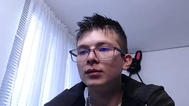 Snapshot of MathewCollin chatting on 03.08.25 MathewCollin online show from 03.08.25