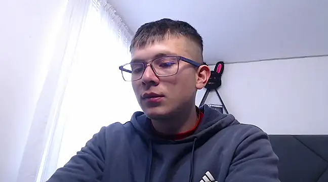 Snapshot of MathewCollin chatting on 03.21.25 MathewCollin online show from 03.21.25