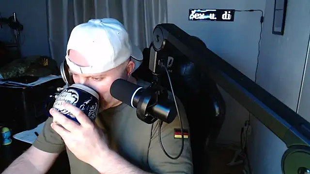 Snapshot of DerPornoPete chatting on 12.15.24 DerPornoPete online show from 12.15.24