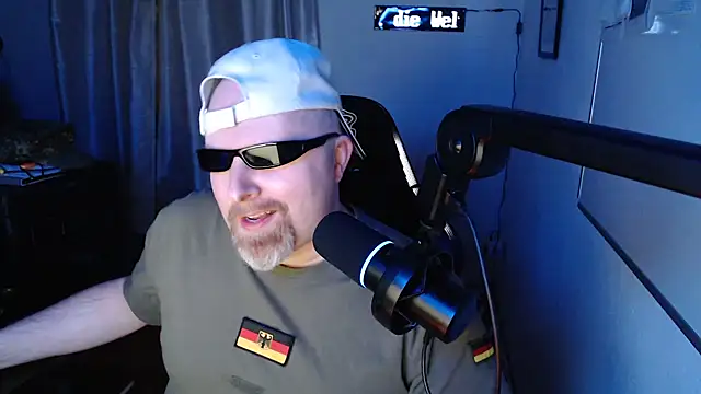 Snapshot of DerPornoPete chatting on 01.23.25 DerPornoPete online show from 01.23.25