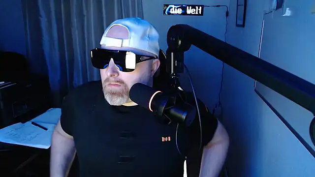 Snapshot of DerPornoPete chatting on 02.01.25 DerPornoPete online show from 02.01.25