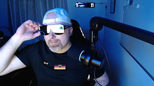 Snapshot of DerPornoPete chatting on 02.08.25 DerPornoPete online show from 02.08.25