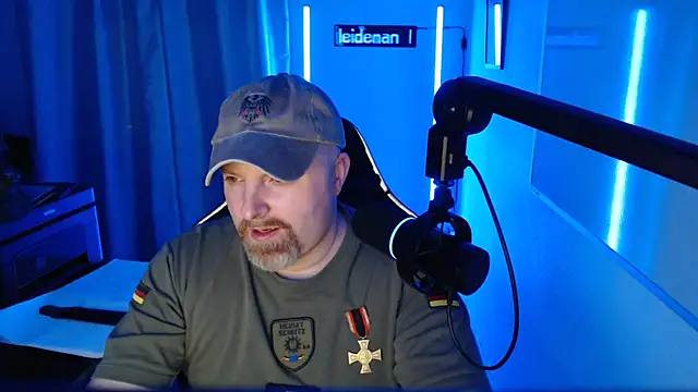 Snapshot of DerPornoPete chatting on 09.10.25 DerPornoPete online show from 09.10.25