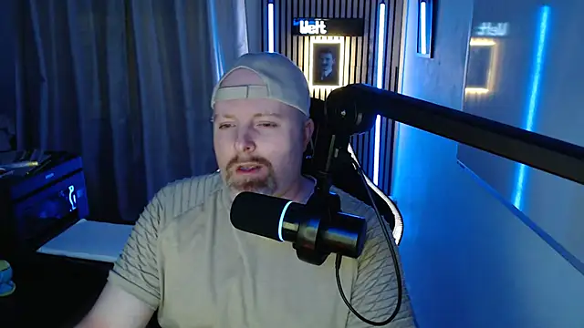 Snapshot of DerPornoPete chatting on 10.30.25 DerPornoPete online show from 10.30.25