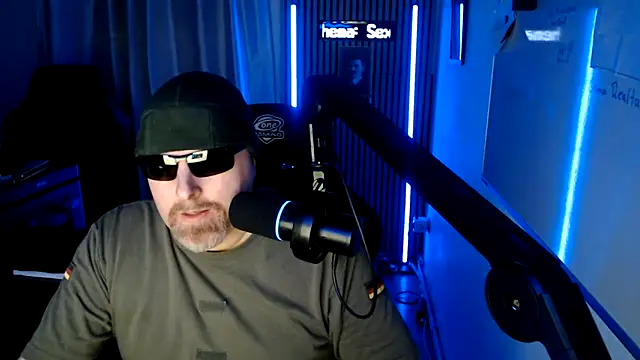 Snapshot of DerPornoPete chatting on 02.11.26 DerPornoPete online show from 02.11.26