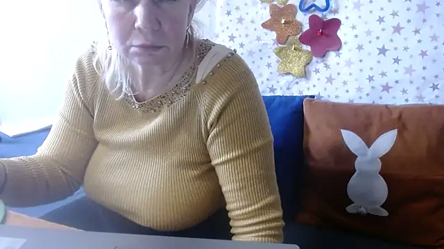 QueenLana online show from 04.23.26
