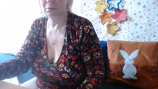 Snapshot of QueenLana chatting on 06.26.26 QueenLana online show from 06.26.26