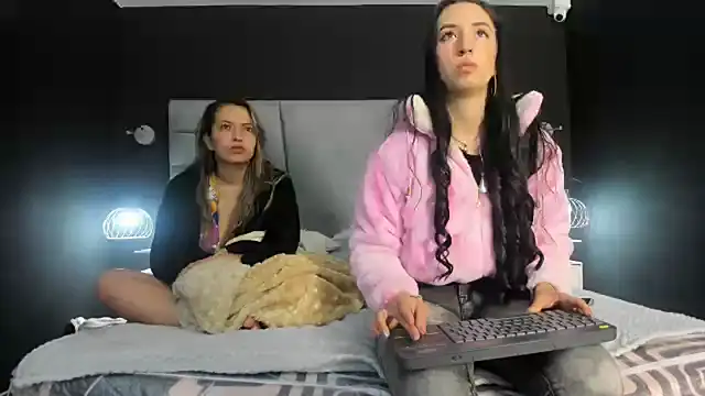 danaythamara1 online show from 02.22.25