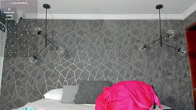 danaythamara1 online show from 10.18.25