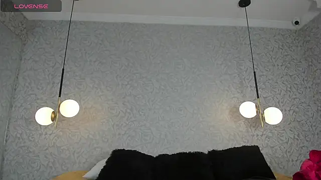 danaythamara1 online show from 11.27.25