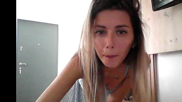 Snapshot of marie_marie03 chatting on 09.16.25 marie marie03 online show from 09.16.25
