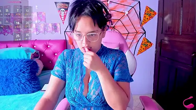 crissn0707 online show from 10.16.25