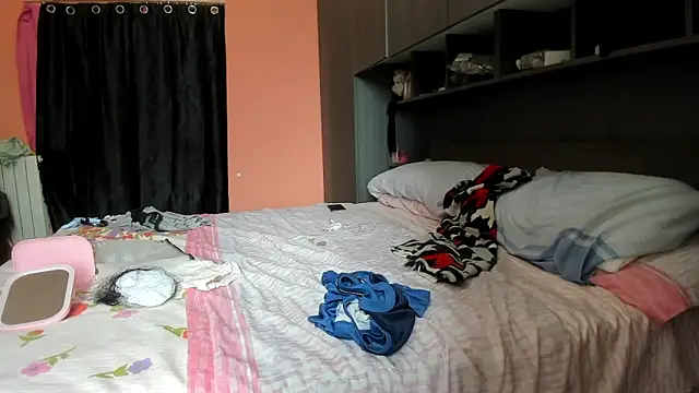 wanderlustxxx  online show from 10.19.25