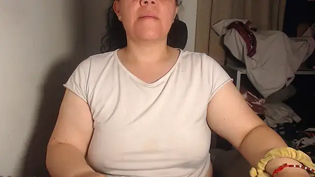 Snapshot of agathamiller01 chatting on 07.25.26 agathamiller01 online show from 07.25.26