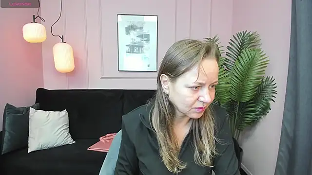 Snapshot of GabrielGold chatting on 10.03.25 GabrielGold online show from 10.03.25