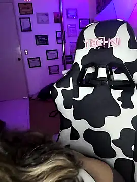 Snapshot of AhriSteele chatting on 02.10.26 AhriSteele online show from 02.10.26