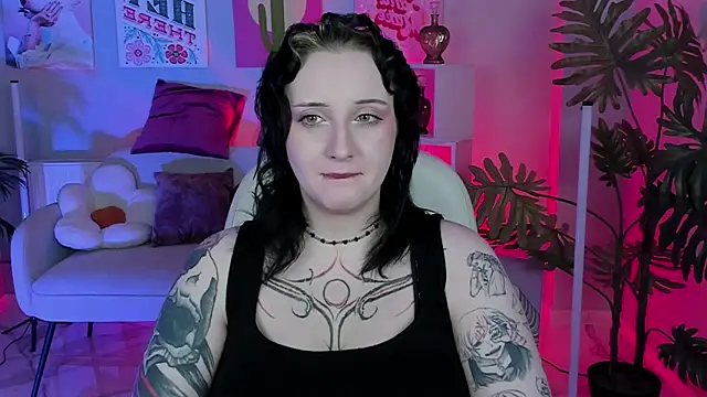 Snapshot of AsheLucker chatting on 12.14.25 AsheLucker online show from 12.14.25