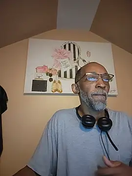 Snapshot of Lonelynudist59 chatting on 07.27.26 Lonelynudist59 online show from 07.27.26