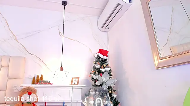 Snapshot of IsiisLovei chatting on 12.31.24 IsiisLovei online show from 12.31.24