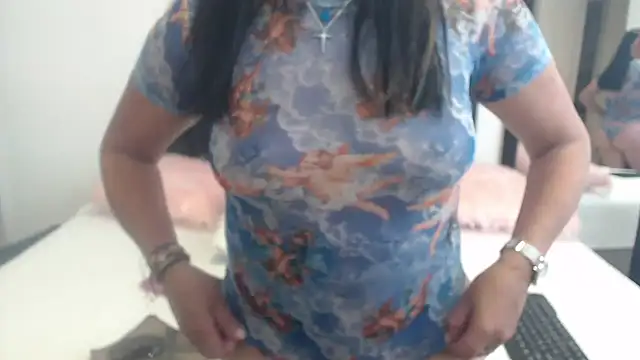 Snapshot of katiehotx chatting on 09.30.25 katiehotx online show from 09.30.25