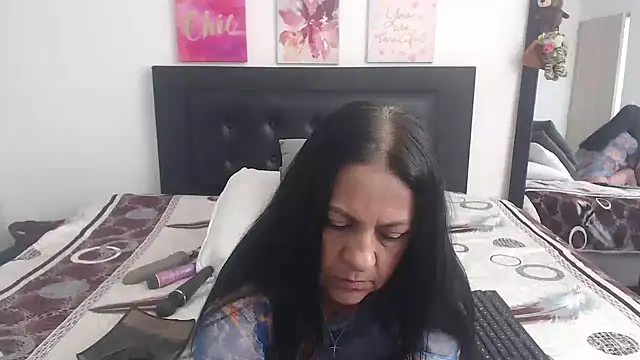 katiehotx online show from 11.08.25