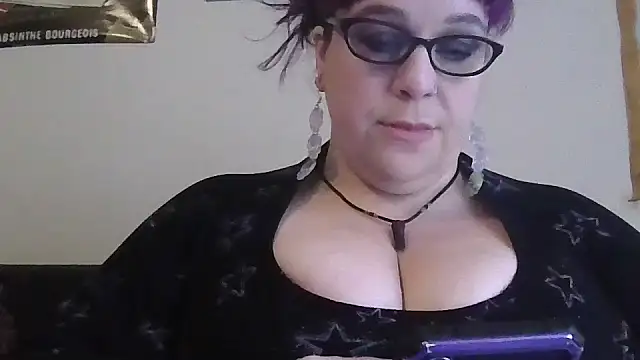 Snapshot of GothyBaby chatting on 12.04.25 GothyBaby online show from 12.04.25