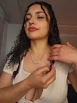 Snapshot of Lucy_Marin chatting on 10.22.25 Lucy Marin online show from 10.22.25