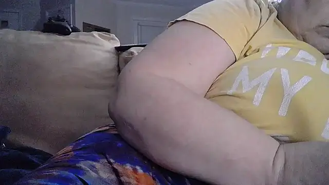 Snapshot of atlwebbie75 chatting on 11.17.25 atlwebbie75 online show from 11.17.25