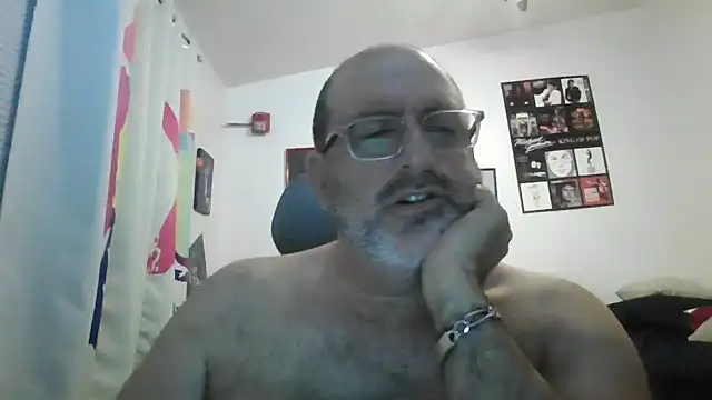 Snapshot of PaulBear777 chatting on 10.06.25 PaulBear777 online show from 10.06.25