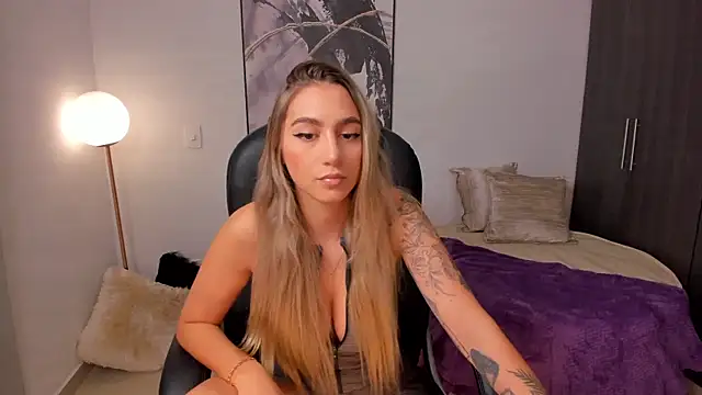 Snapshot of StacyConner chatting on 03.18.25 StacyConner online show from 03.18.25