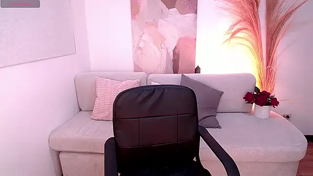 Snapshot of VictoriaLeia chatting on 10.07.25 VictoriaLeia online show from 10.07.25