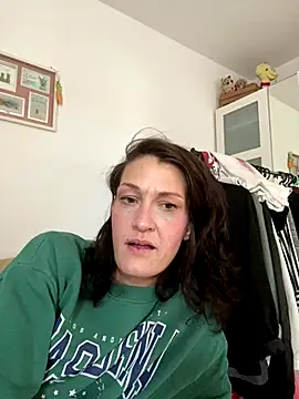 Snapshot of CherrysWetCam chatting on 12.21.25 CherrysWetCam online show from 12.21.25