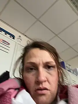 Snapshot of CherrysWetCam chatting on 12.23.25 CherrysWetCam online show from 12.23.25