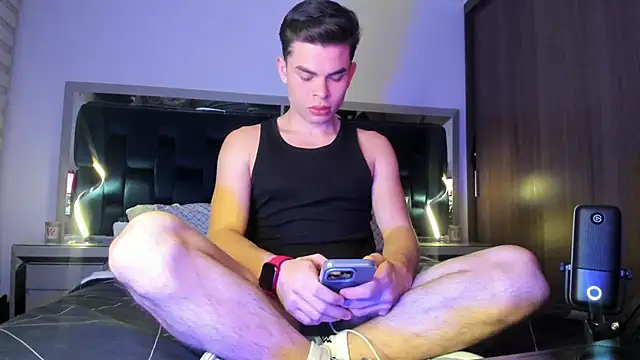 Snapshot of alejooo_twink chatting on 01.08.26 alejooo twink online show from 01.08.26