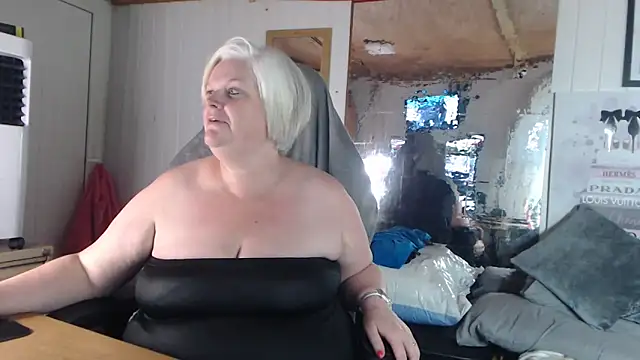 sexychazza16 online show from 10.11.25