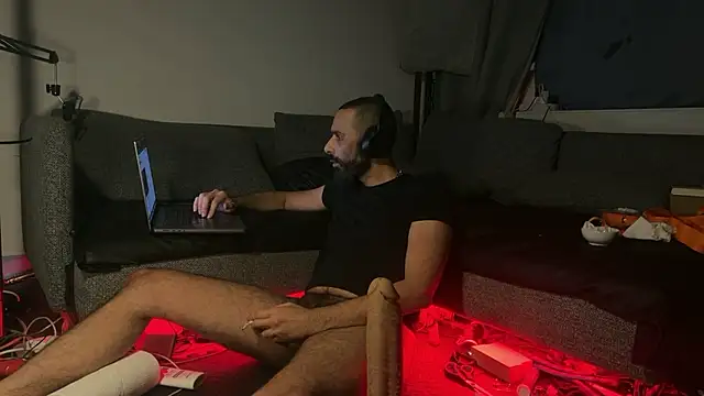 Alphapigbln online show from 01.08.26