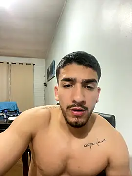 Snapshot of mailo05perez chatting on 10.28.25 mailo05perez online show from 10.28.25