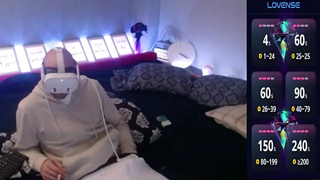 Snapshot of MaxRouger chatting on 09.26.25 MaxRouger online show from 09.26.25