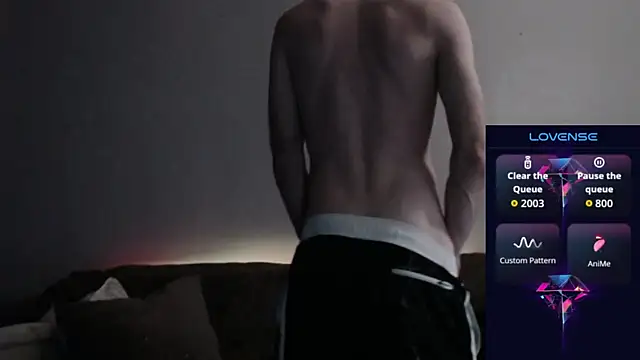 Snapshot of MaxRouger chatting on 11.12.25 MaxRouger online show from 11.12.25