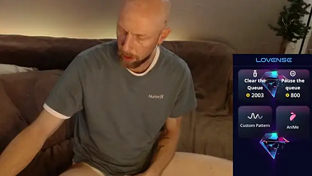 Snapshot of MaxRouger chatting on 11.19.25 MaxRouger online show from 11.19.25