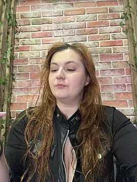 Snapshot of CandyShoopp chatting on 12.21.25 CandyShoopp online show from 12.21.25